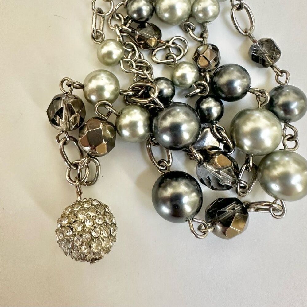 Grey faux pearl rhinestone ball pendant necklace - Picture 6 of 7